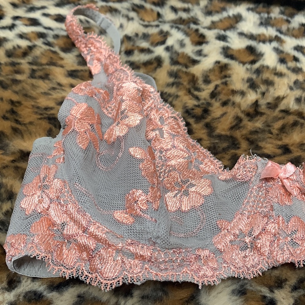 Flowered Bra - Picture 2 of 6